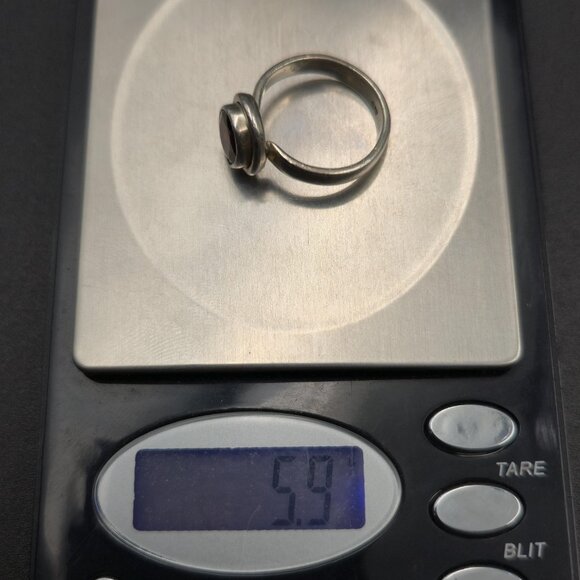 Size 9 Sterling Silver Oval Very Deep Dark Garnet Gem Band Ring A6113 - Picture 9 of 9